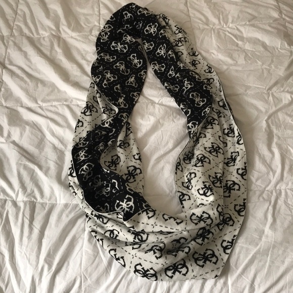 Guess Black & White Scarf - Picture 1 of 5